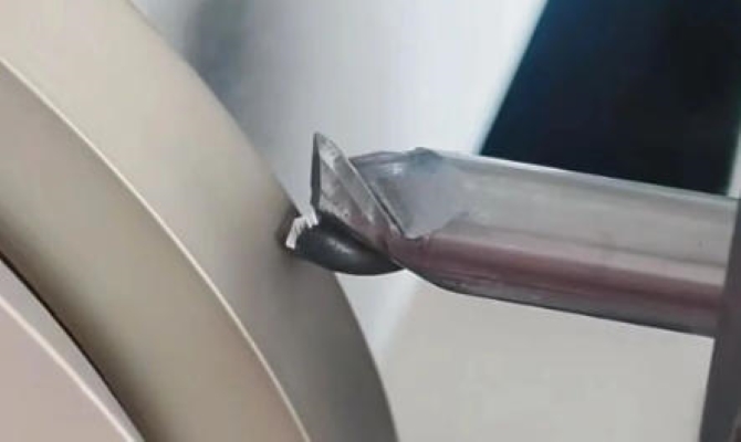 Freze kəsicisini qutudan çıxarkən istifadə etmisiniz? Necə olur ki, o, cəmi yarım saat ərzində qırılır?